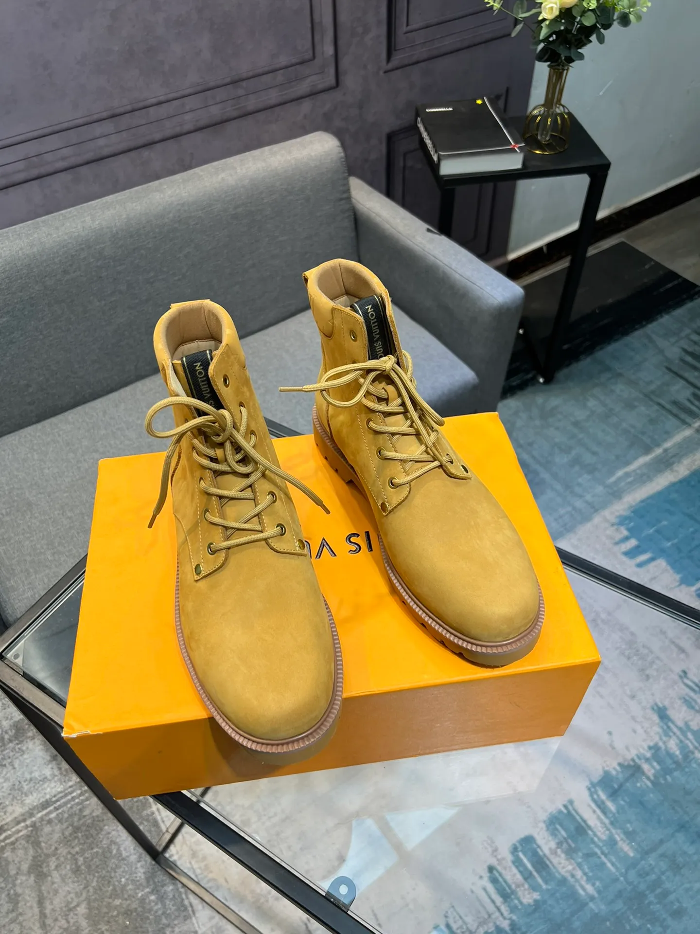 Men's shoes 💰900 L Home - the latest LV men's business casual boots, luxury and nobility are a must, all made of imported original first-layer cowhide, just to create a more comfortable wearing experience, ➕top imported water-dyed full cow lining, original high wear-resistant outsole! 👏👏 Size: Male 39-44; (38 45 46 customized)